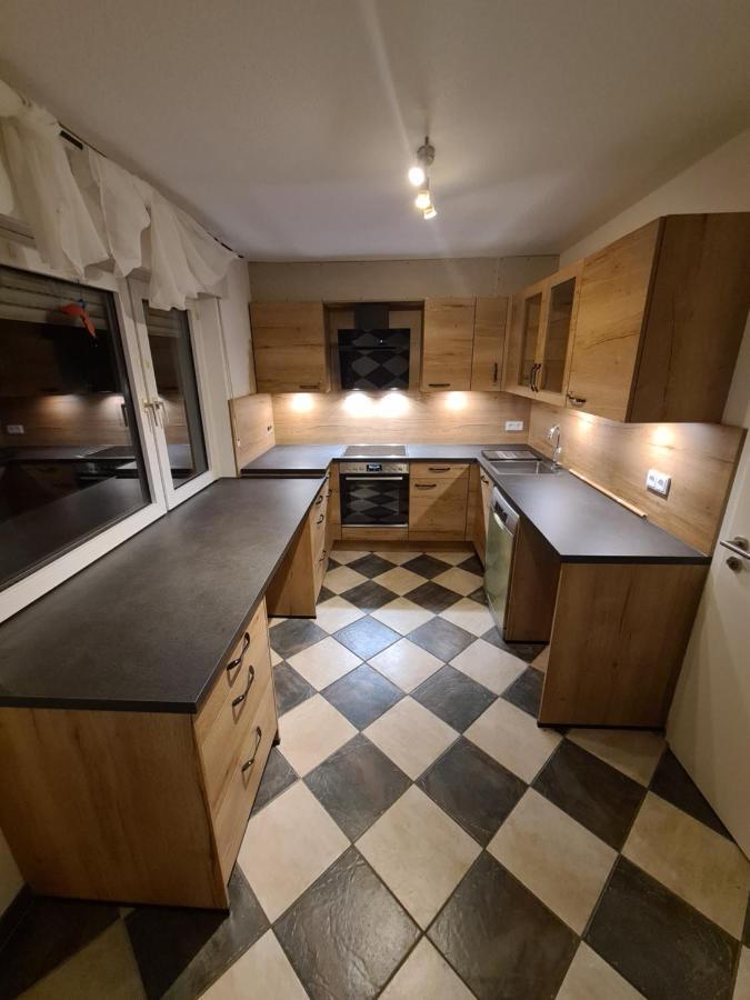 Geraeumiges Ferienhaus In Bad Salzuflen Mit Einfacher Ausstattung, Fuer Geschaeftsreisende, Gruppen Oder Familien Geeignet, 4 Schlafzimmer Exterior foto