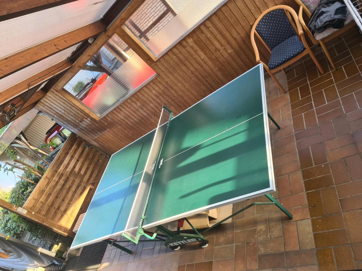 Geraeumiges Ferienhaus In Bad Salzuflen Mit Einfacher Ausstattung, Fuer Geschaeftsreisende, Gruppen Oder Familien Geeignet, 4 Schlafzimmer Exterior foto