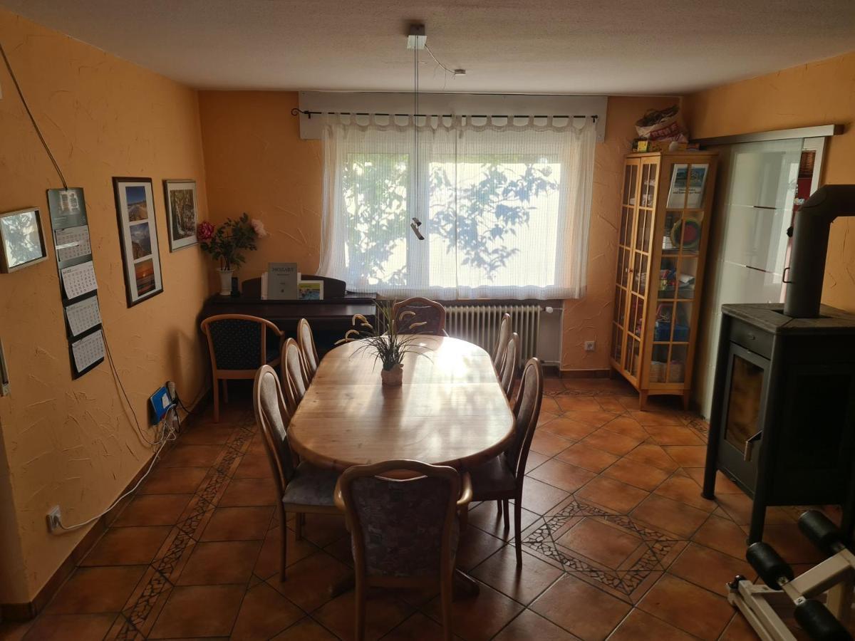 Geraeumiges Ferienhaus In Bad Salzuflen Mit Einfacher Ausstattung, Fuer Geschaeftsreisende, Gruppen Oder Familien Geeignet, 4 Schlafzimmer Exterior foto