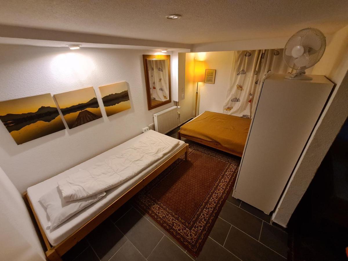 Geraeumiges Ferienhaus In Bad Salzuflen Mit Einfacher Ausstattung, Fuer Geschaeftsreisende, Gruppen Oder Familien Geeignet, 4 Schlafzimmer Exterior foto