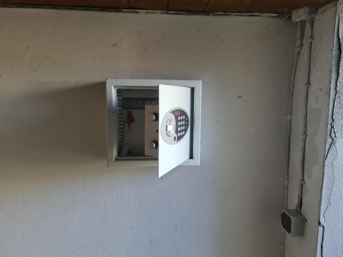 Geraeumiges Ferienhaus In Bad Salzuflen Mit Einfacher Ausstattung, Fuer Geschaeftsreisende, Gruppen Oder Familien Geeignet, 4 Schlafzimmer Exterior foto