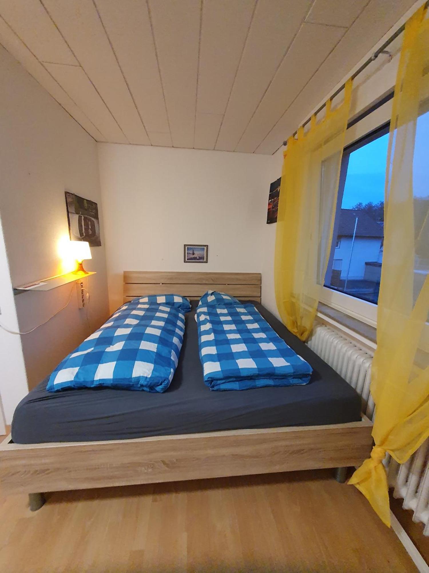 Geraeumiges Ferienhaus In Bad Salzuflen Mit Einfacher Ausstattung, Fuer Geschaeftsreisende, Gruppen Oder Familien Geeignet, 4 Schlafzimmer Exterior foto