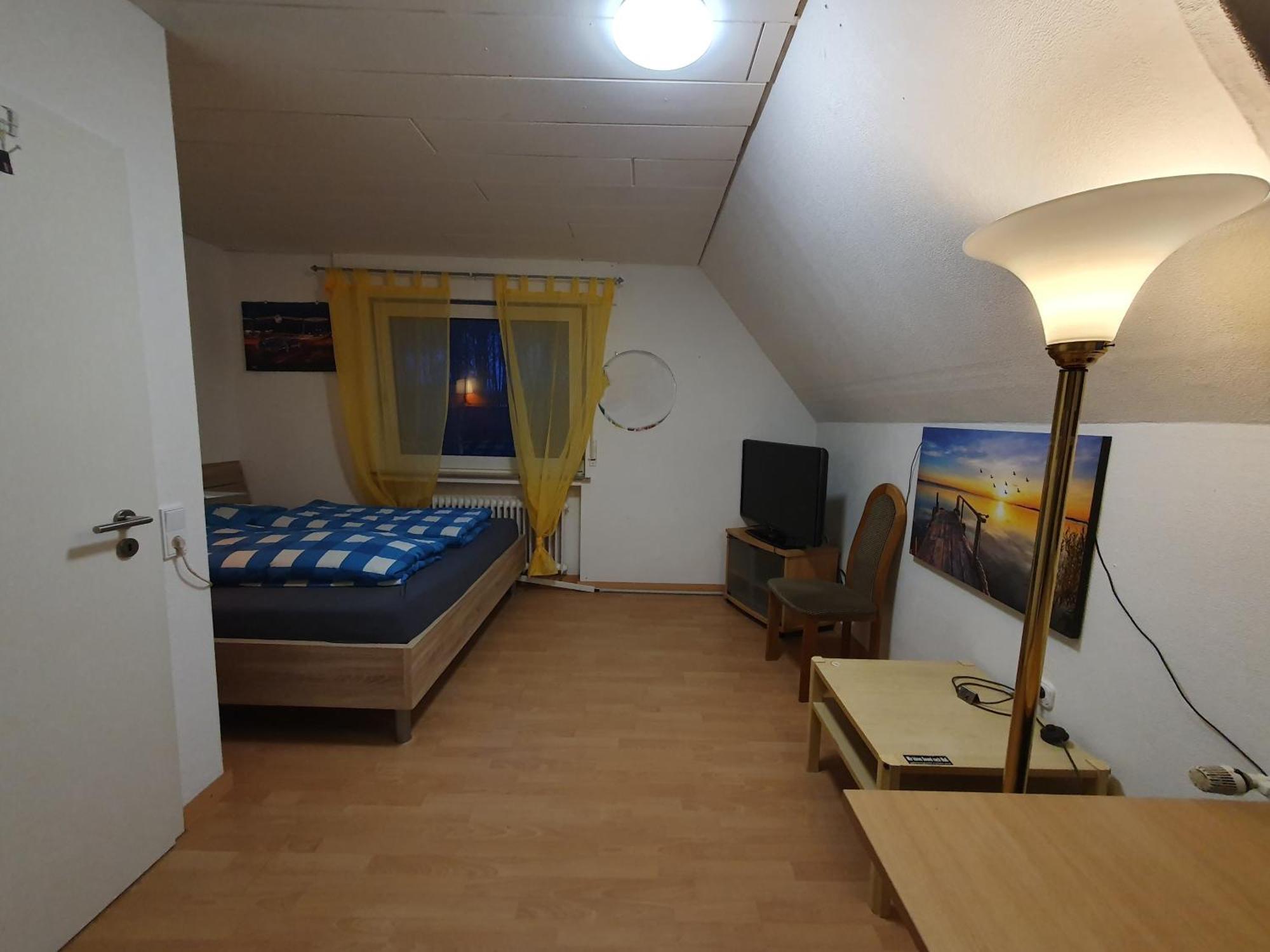 Geraeumiges Ferienhaus In Bad Salzuflen Mit Einfacher Ausstattung, Fuer Geschaeftsreisende, Gruppen Oder Familien Geeignet, 4 Schlafzimmer Exterior foto