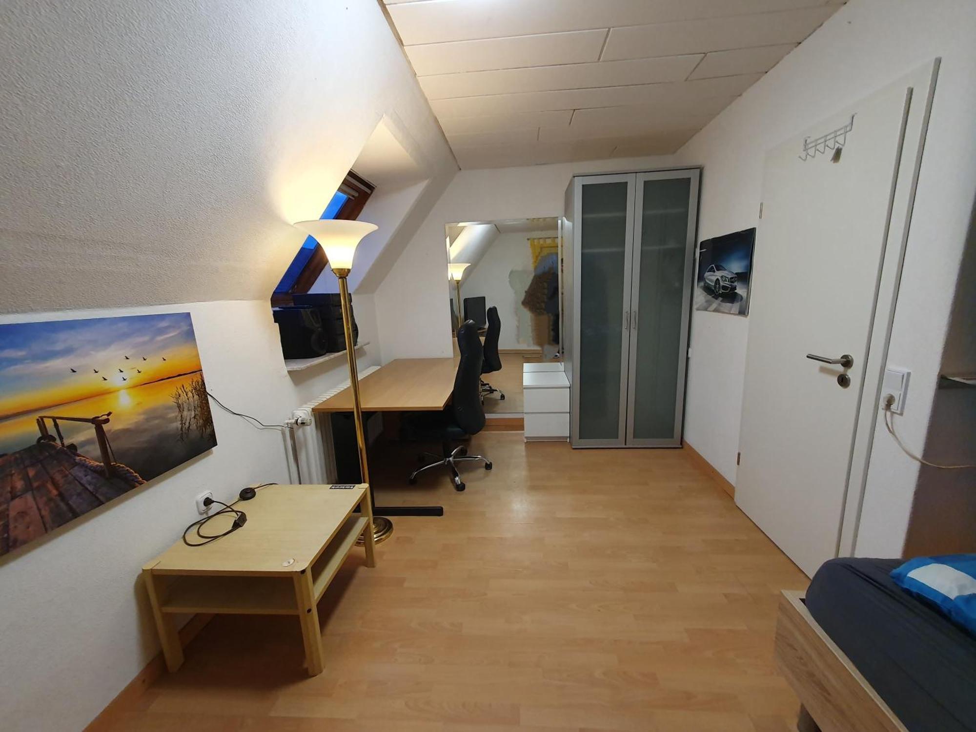 Geraeumiges Ferienhaus In Bad Salzuflen Mit Einfacher Ausstattung, Fuer Geschaeftsreisende, Gruppen Oder Familien Geeignet, 4 Schlafzimmer Exterior foto